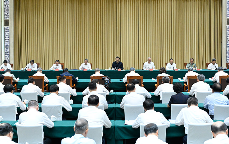 8月26日，中共中央总书记、国家主席、中央军委主席习近平在结束出席金砖国家领导人第十五次会晤并对南非进行国事访问回到国内后，在乌鲁木齐专门听取新疆维吾尔自治区党委和政府、新疆生产建设兵团工作汇报，发表了重要讲话。